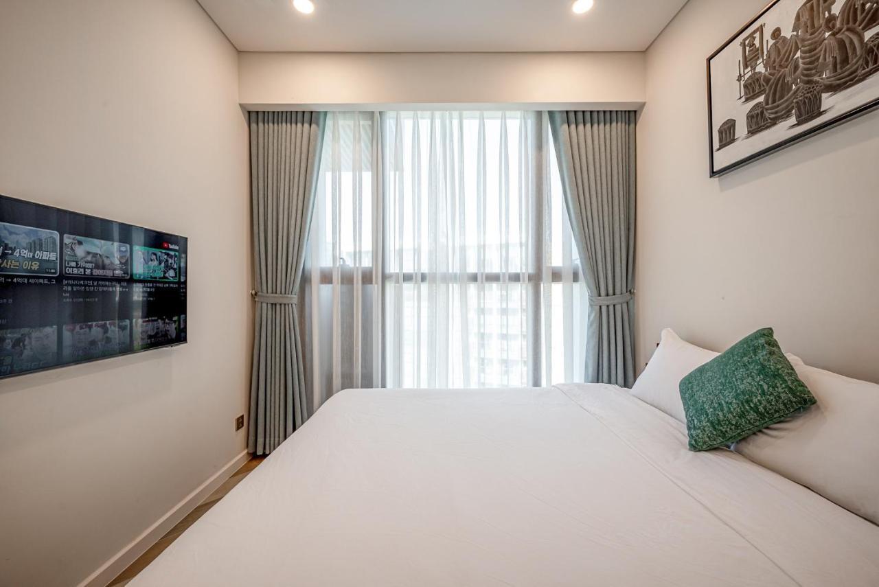 The Metropole Thu Thiem Apartment *